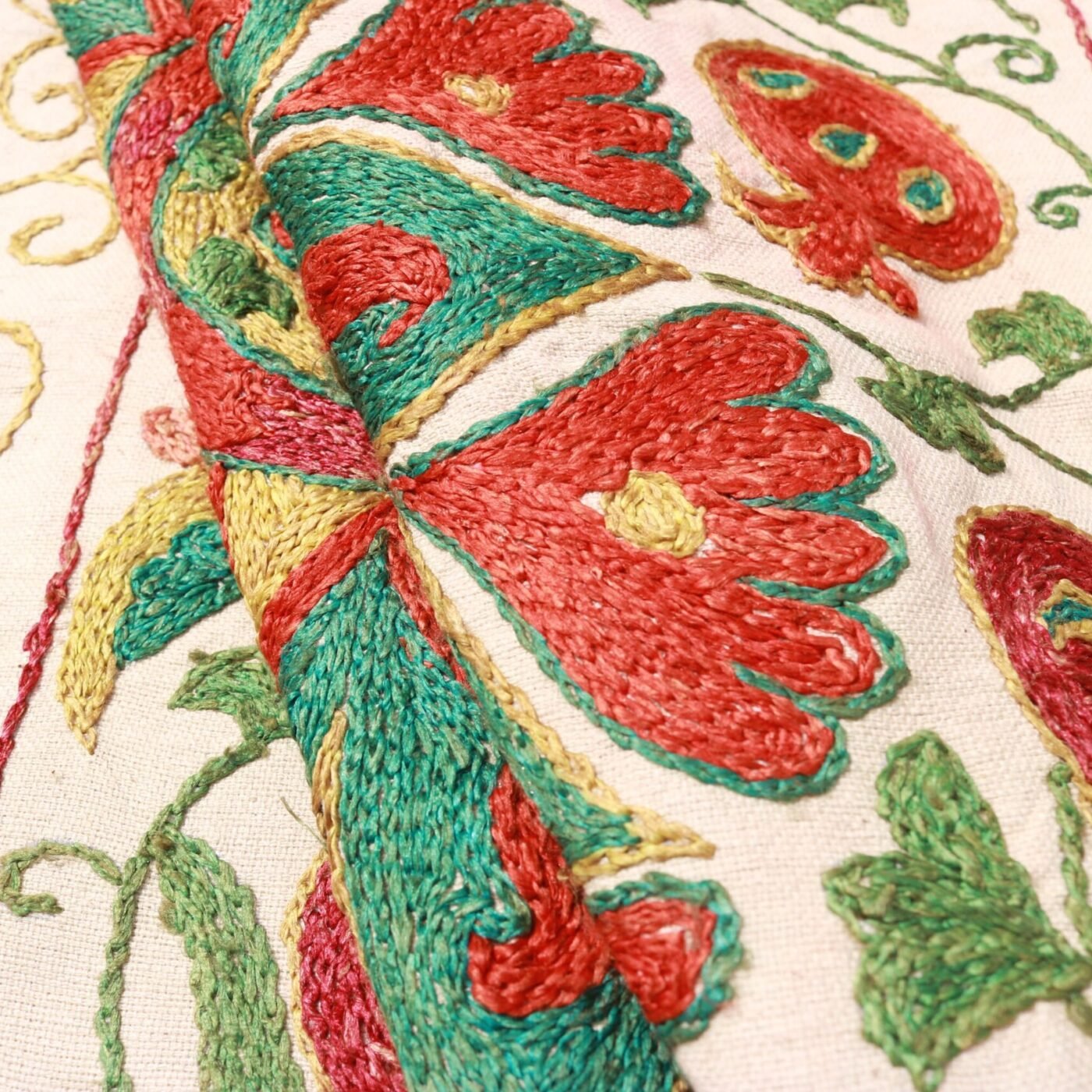 “Silk Suzani Fabric: Unique, Distinctive Embroidery Ideal for Tablecloths, Bed Covers, and Wall Hangings.”