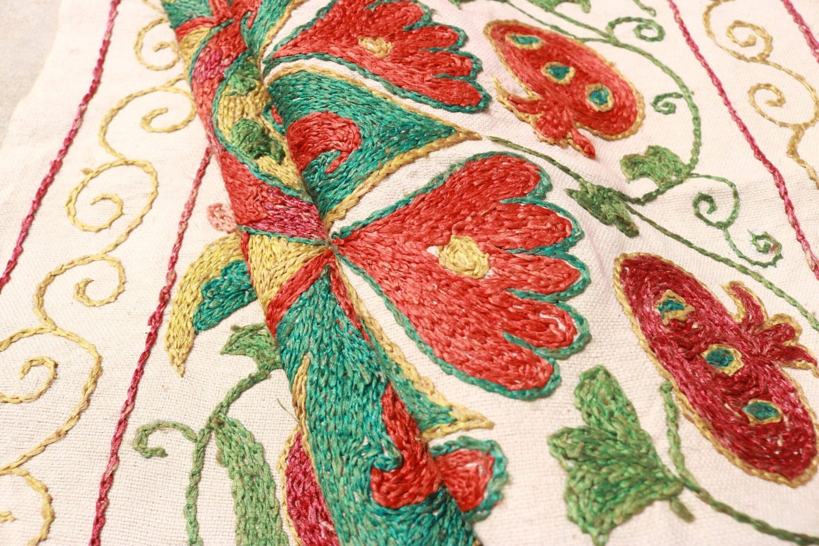 “Silk Suzani Fabric: Unique, Distinctive Embroidery Ideal for Tablecloths, Bed Covers, and Wall Hangings.”