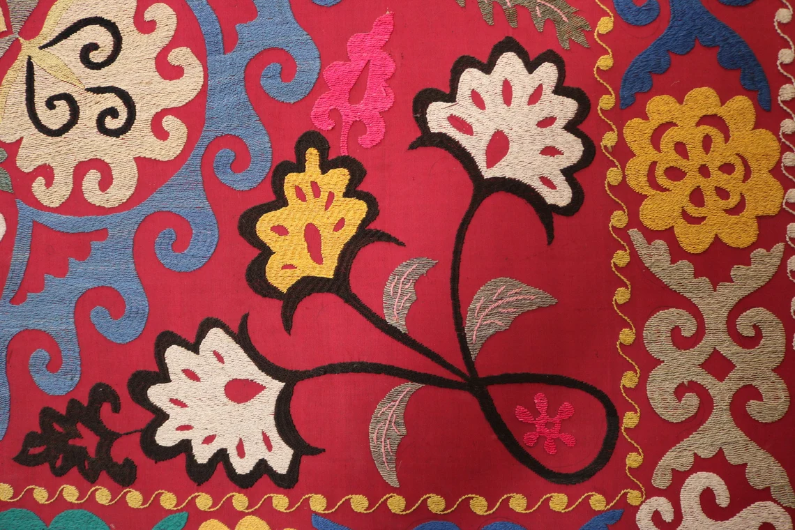 Suzani Vintage Boho Wall Decor, Uzbek Handmade Silk Embroidery, Suzani Fabric, Ethnic Wall hanging,Tapestry, Suzani Bedcover, Tablecloth