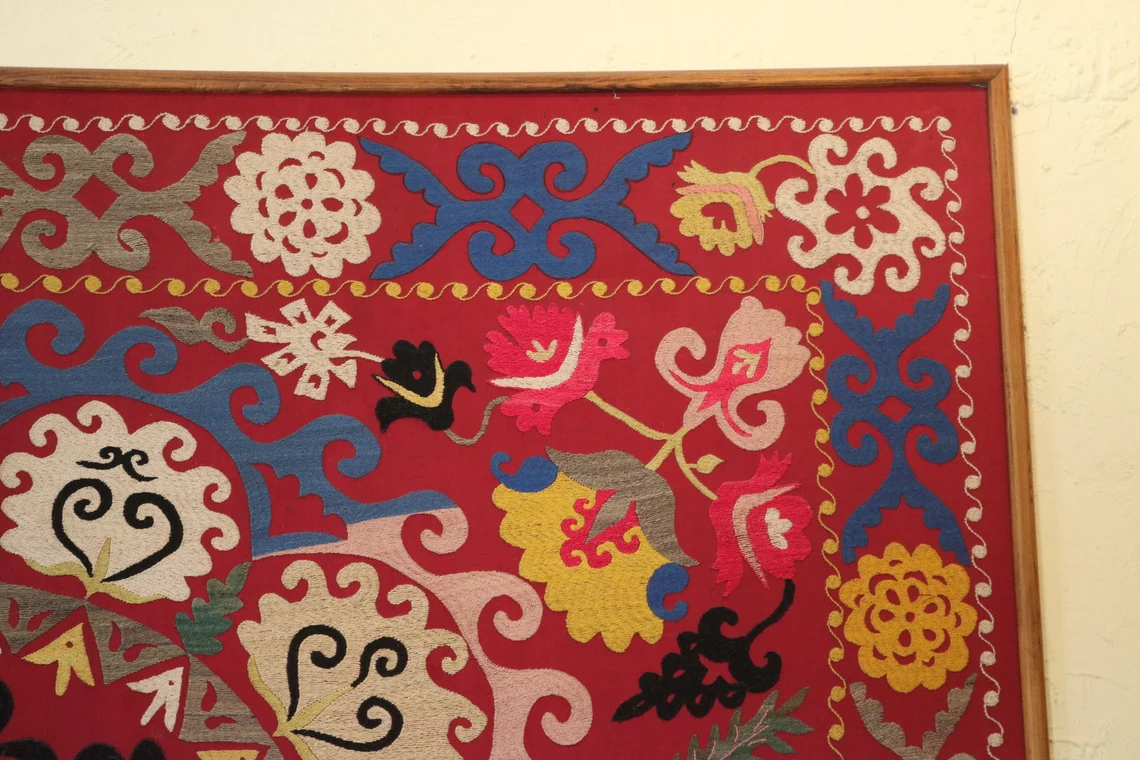 Suzani Vintage Boho Wall Decor, Uzbek Handmade Silk Embroidery, Suzani Fabric, Ethnic Wall hanging,Tapestry, Suzani Bedcover, Tablecloth