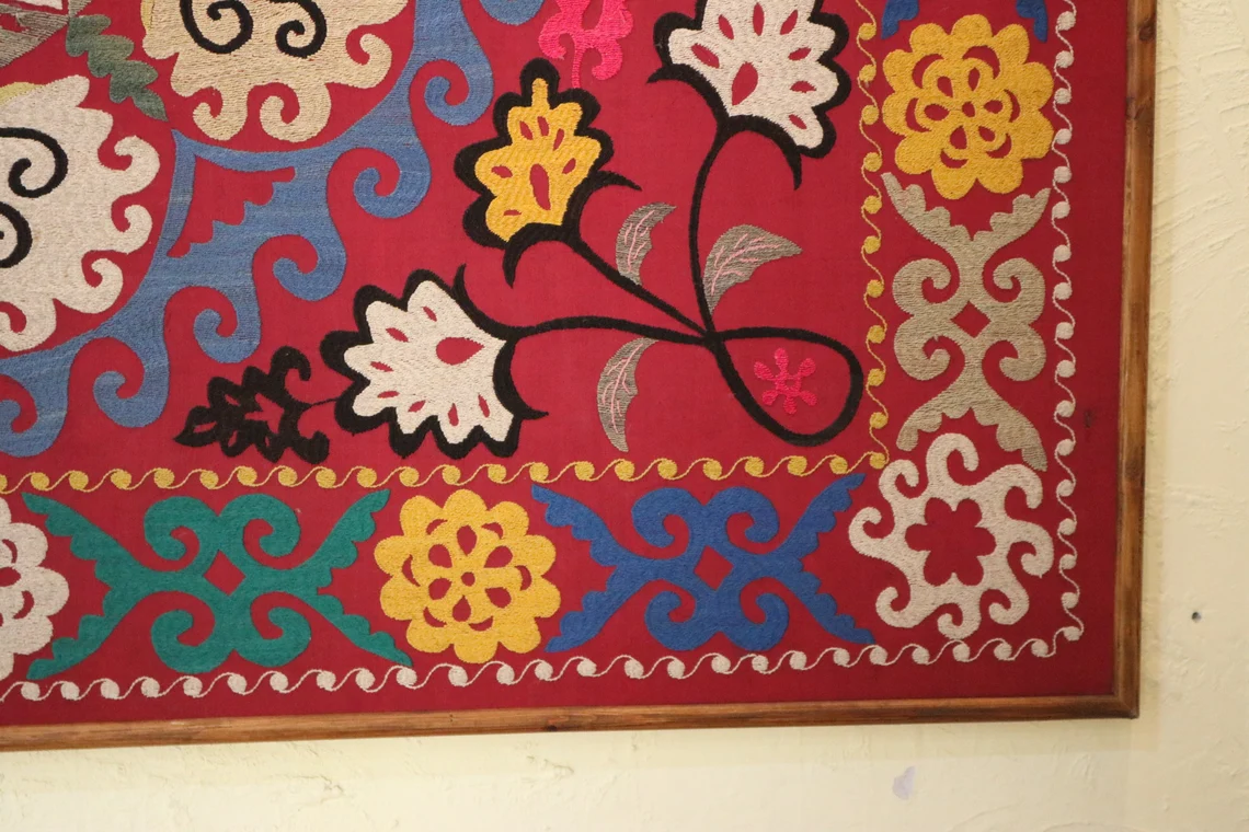 Suzani Vintage Boho Wall Decor, Uzbek Handmade Silk Embroidery, Suzani Fabric, Ethnic Wall hanging,Tapestry, Suzani Bedcover, Tablecloth