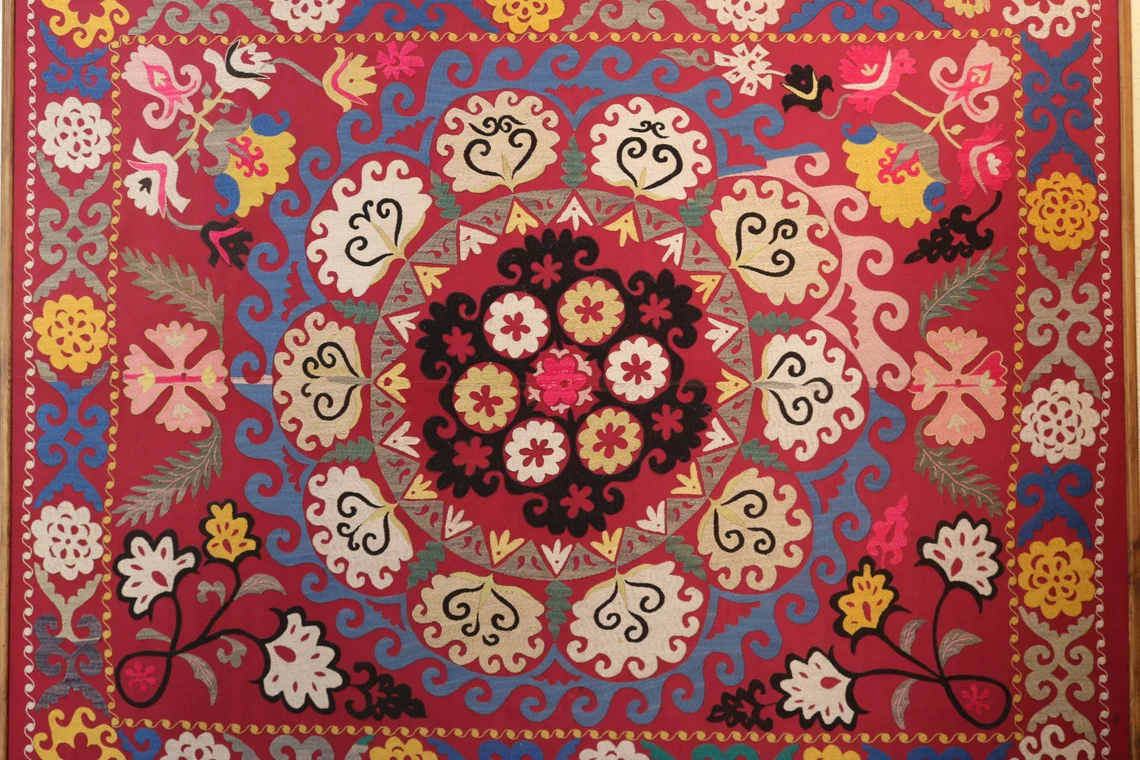 Suzani Vintage Boho Wall Decor, Uzbek Handmade Silk Embroidery, Suzani Fabric, Ethnic Wall hanging,Tapestry, Suzani Bedcover, Tablecloth
