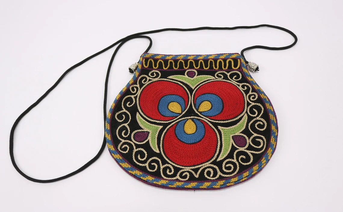 Suzani clutch, suzani purse, evening clutch. Shoulder Bag, Uzbek suzani clutch. Suzani motive hand clutch. Suzani totes. Decorative clutchs.