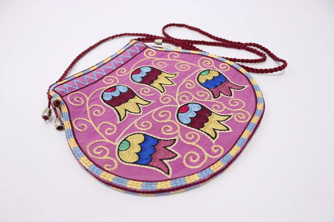 Suzani clutch, suzani purse, evening clutch. Shoulder Bag, Uzbek suzani clutch. Suzani motive hand clutch. Suzani totes. Decorative clutchs.