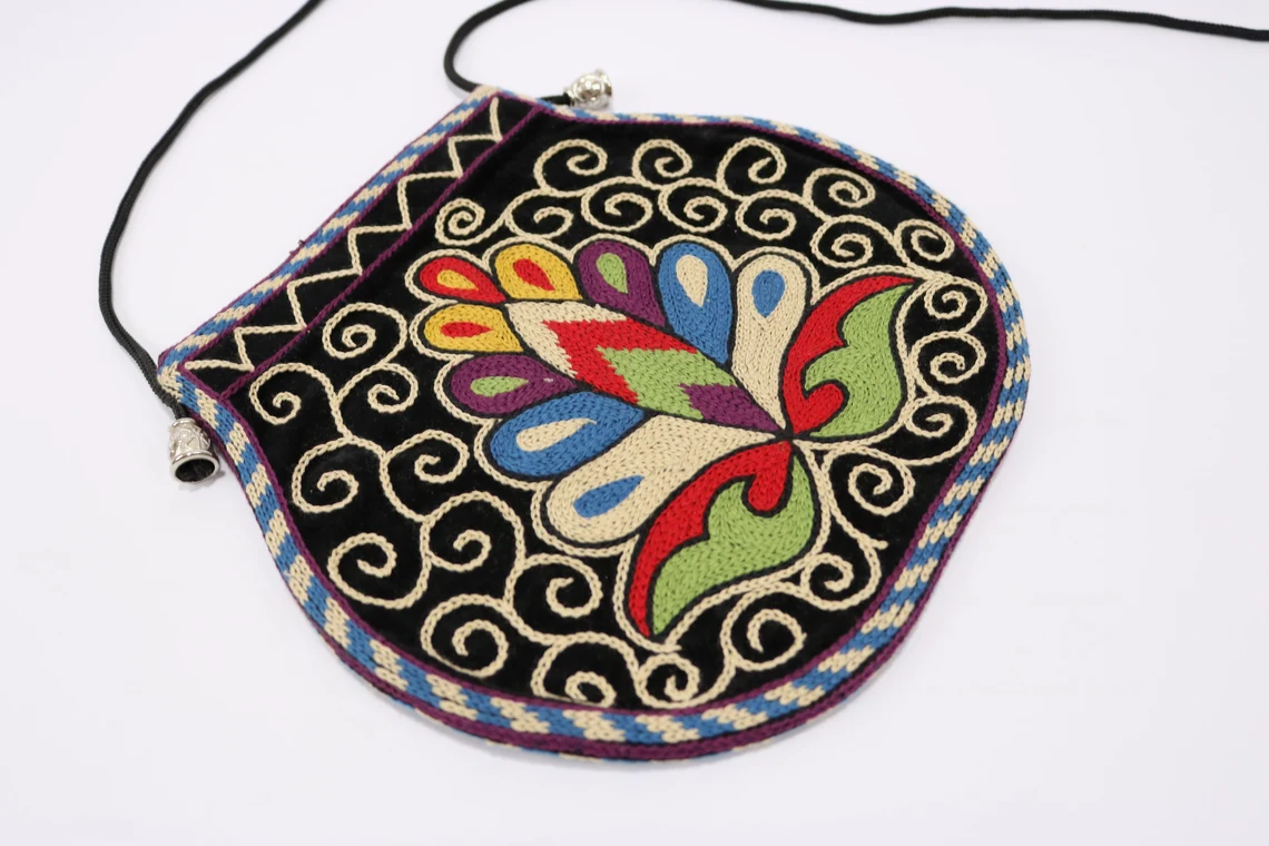 Suzani clutch, suzani purse, evening clutch. Shoulder Bag, Uzbek suzani clutch. Suzani motive hand clutch. Suzani totes. Decorative clutchs.