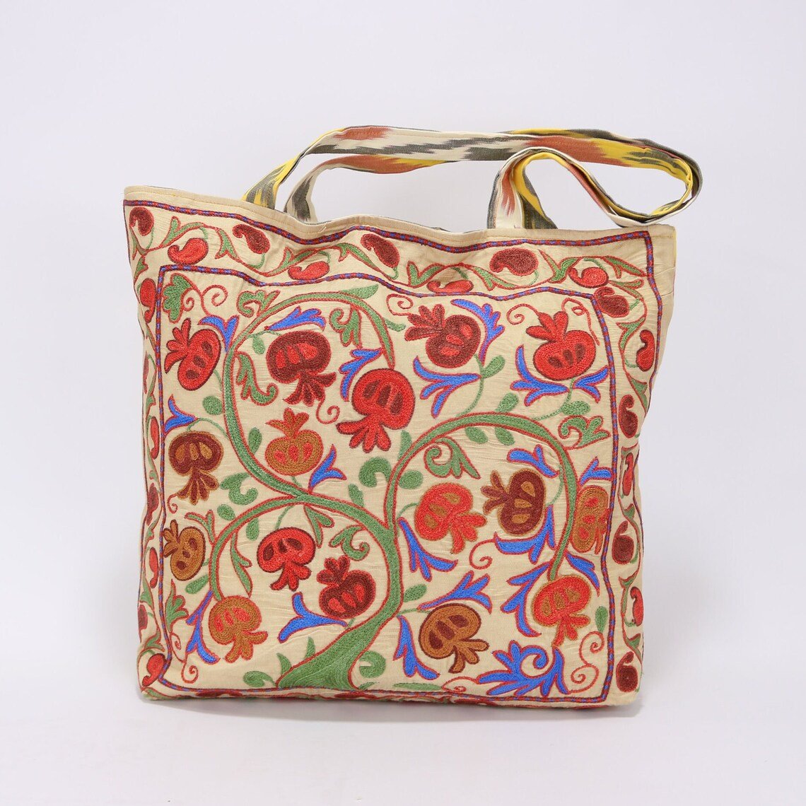 Shoulder Bag, Suzani clutch, suzani purse, evening clutch. Uzbek suzani clutch. Suzani motive hand clutch. Suzani totes. Decorative clutchs.