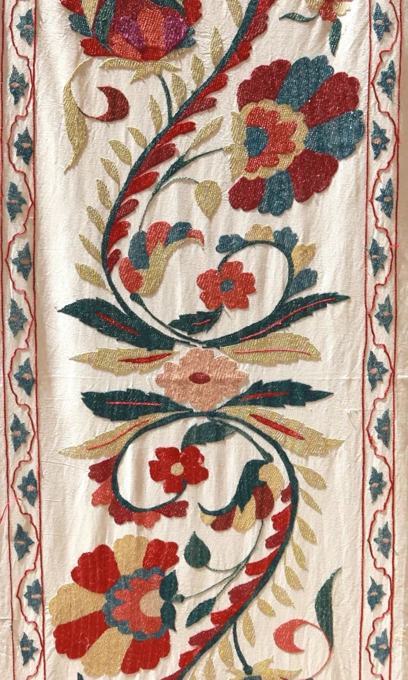 Silk Suzani Clasic Uzbek embroidery,Suzani Fabric Suzani Wall Hanging, Bedspread, Bed cover, Wall hanging, Wall Decor fabric, Tablecloth