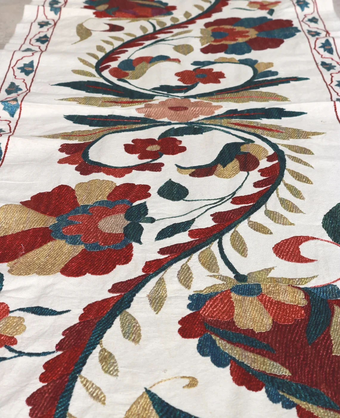 Silk Suzani Clasic Uzbek embroidery,Suzani Fabric Suzani Wall Hanging, Bedspread, Bed cover, Wall hanging, Wall Decor fabric, Tablecloth