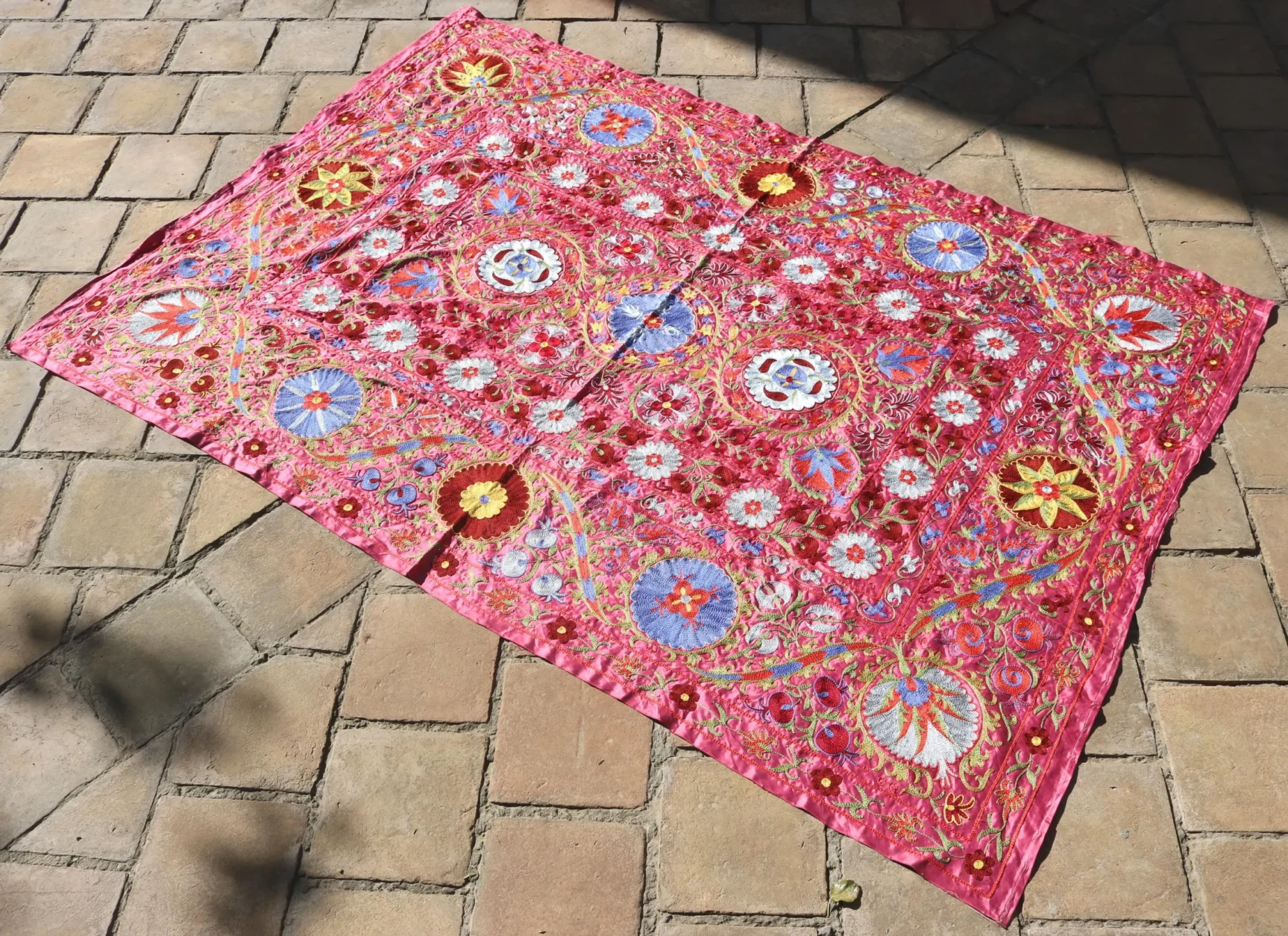 Silk Suzani Clasic Uzbek embroidery,Suzani Fabric Suzani Wall Hanging, Bedspread, Bed cover, Wall hanging, Wall Decor fabric, Tablecloth