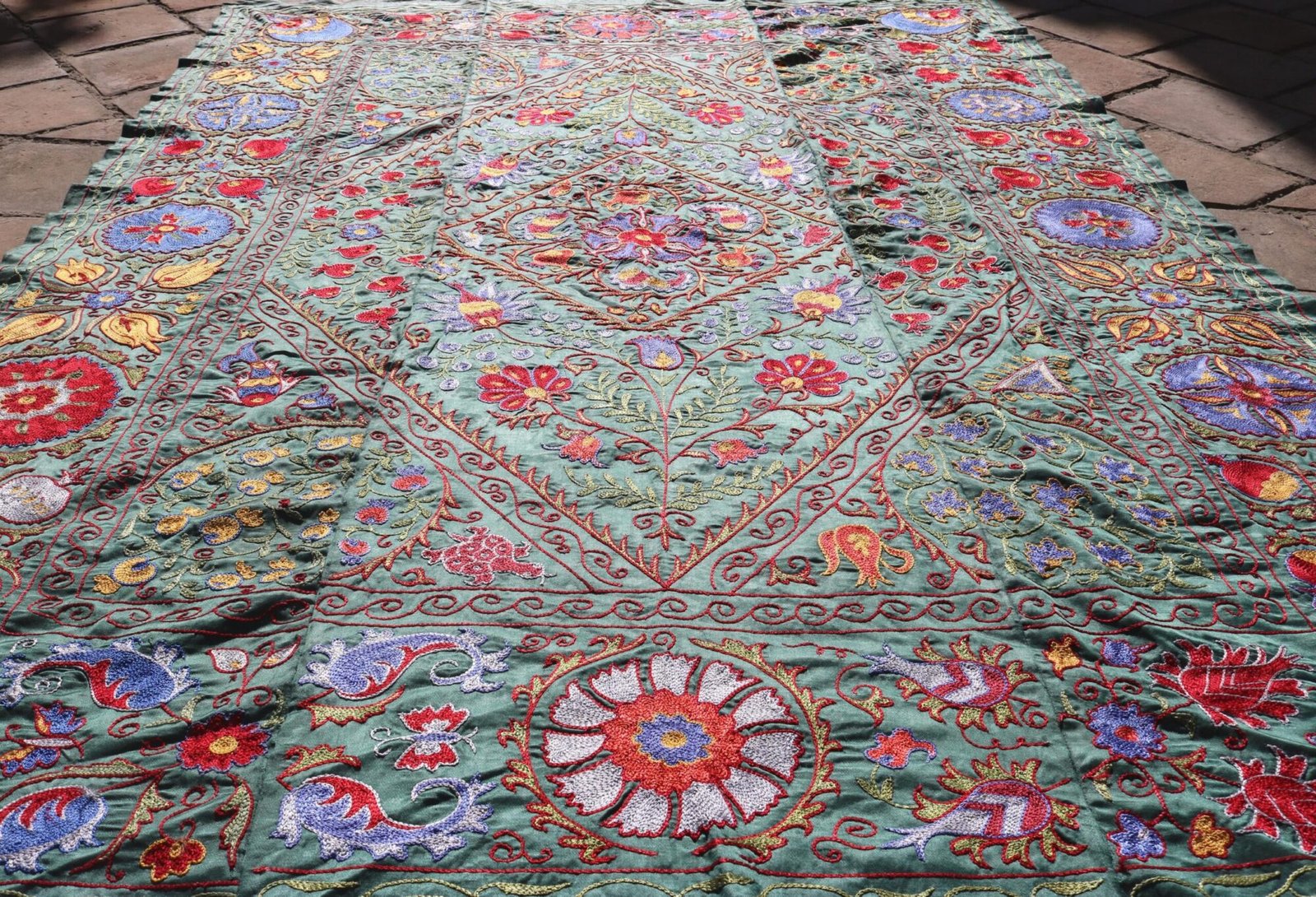 Silk Suzani Clasic Uzbek embroidery,Suzani Fabric Suzani Wall Hanging, Bedspread, Bed cover, Wall hanging, Wall Decor fabric, Tablecloth