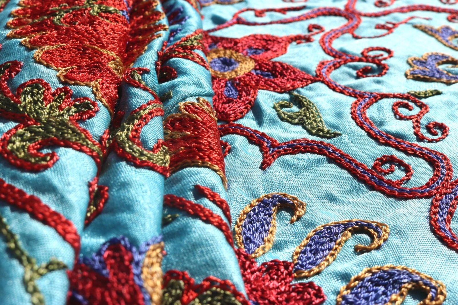 Silk Suzani Clasic Uzbek embroidery,Suzani Fabric Suzani Wall Hanging, Bedspread, Bed cover, Wall hanging, Wall Decor fabric, Tablecloth
