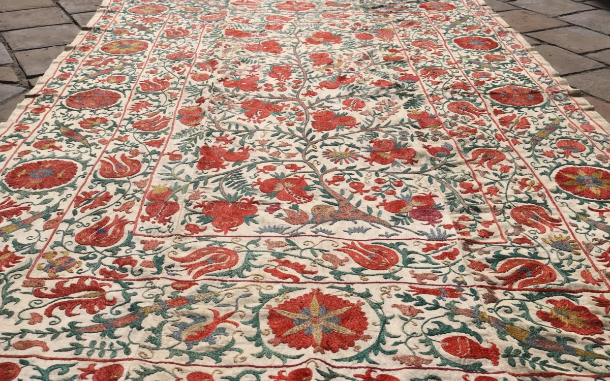 Silk Suzani Clasic Uzbek embroidery,Suzani Fabric Suzani Wall Hanging, Bedspread, Bed cover, Wall hanging, Wall Decor fabric, Tablecloth