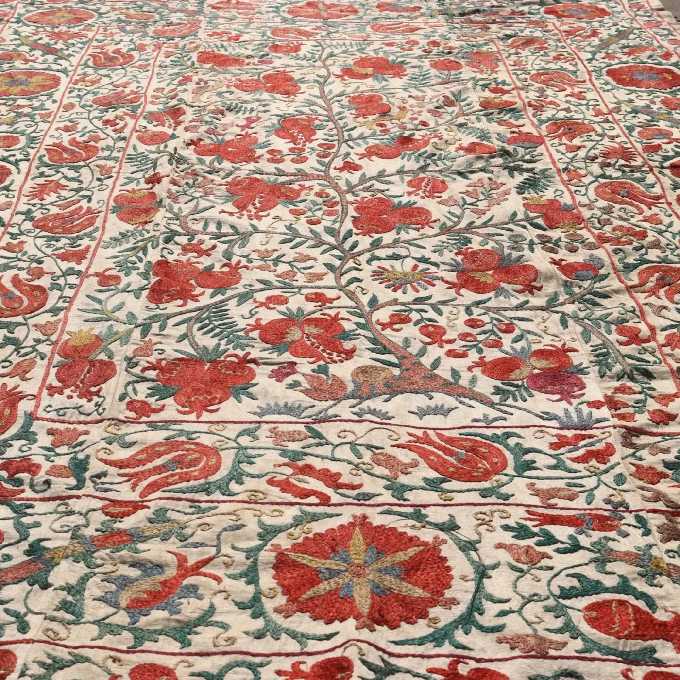 Silk Suzani Clasic Uzbek embroidery,Suzani Fabric Suzani Wall Hanging, Bedspread, Bed cover, Wall hanging, Wall Decor fabric, Tablecloth