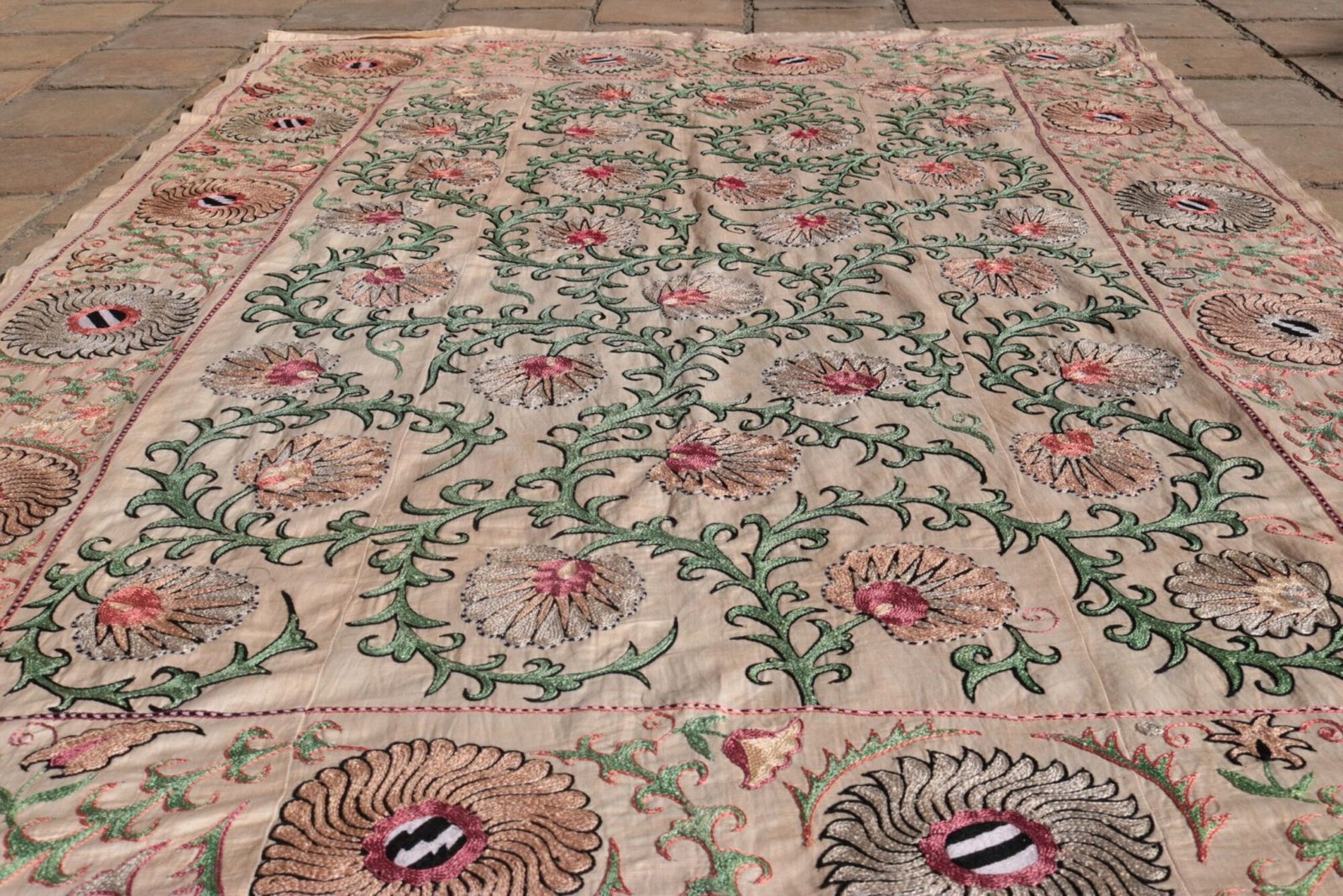 Silk Suzani Clasic Uzbek embroidery,Suzani Fabric Suzani Wall Hanging, Bedspread, Bed cover, Wall hanging, Wall Decor fabric, Tablecloth