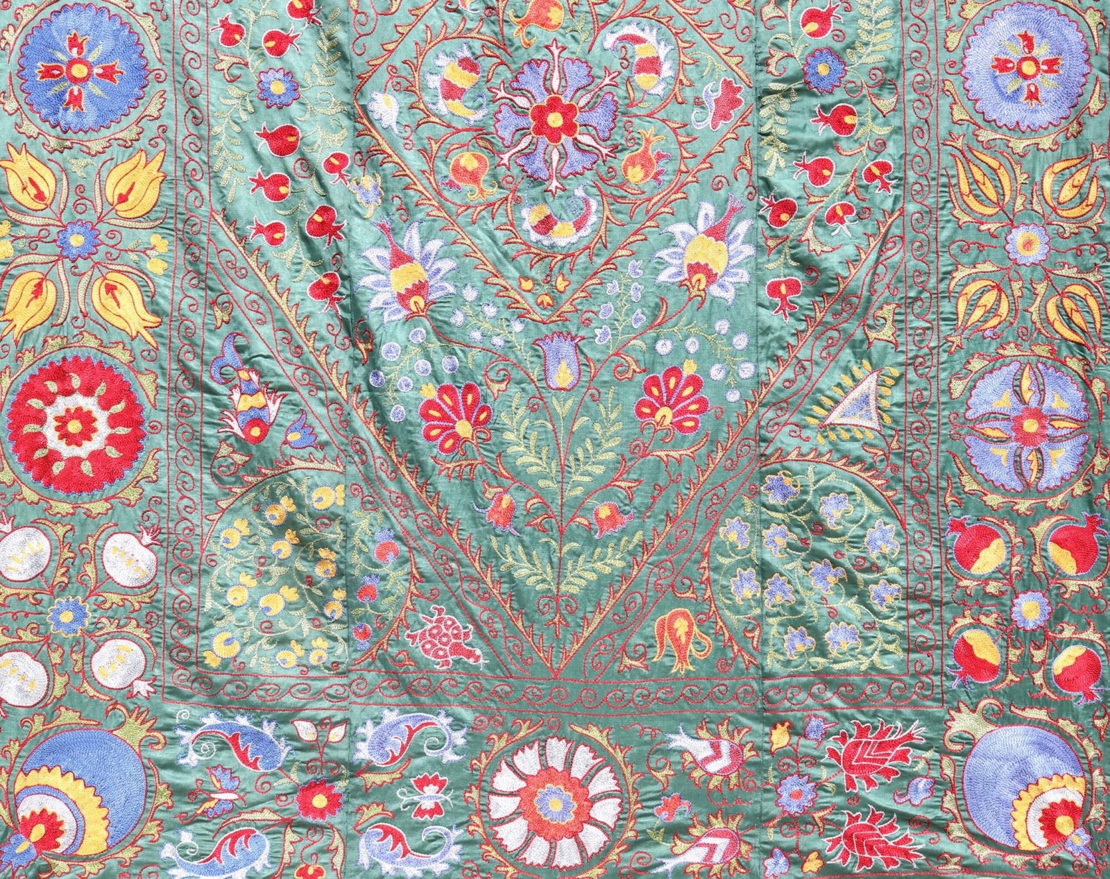 Silk Suzani Clasic Uzbek embroidery,Suzani Fabric Suzani Wall Hanging, Bedspread, Bed cover, Wall hanging, Wall Decor fabric, Tablecloth