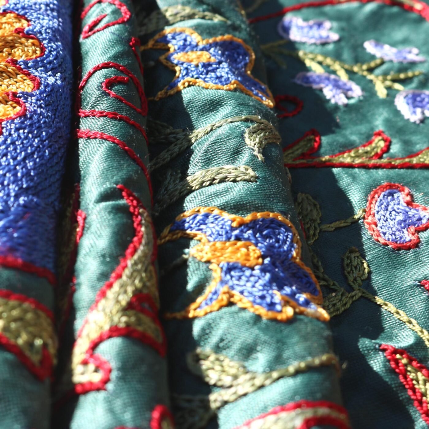 Silk Suzani Clasic Uzbek embroidery,Suzani Fabric Suzani Wall Hanging, Bedspread, Bed cover, Wall hanging, Wall Decor fabric, Tablecloth