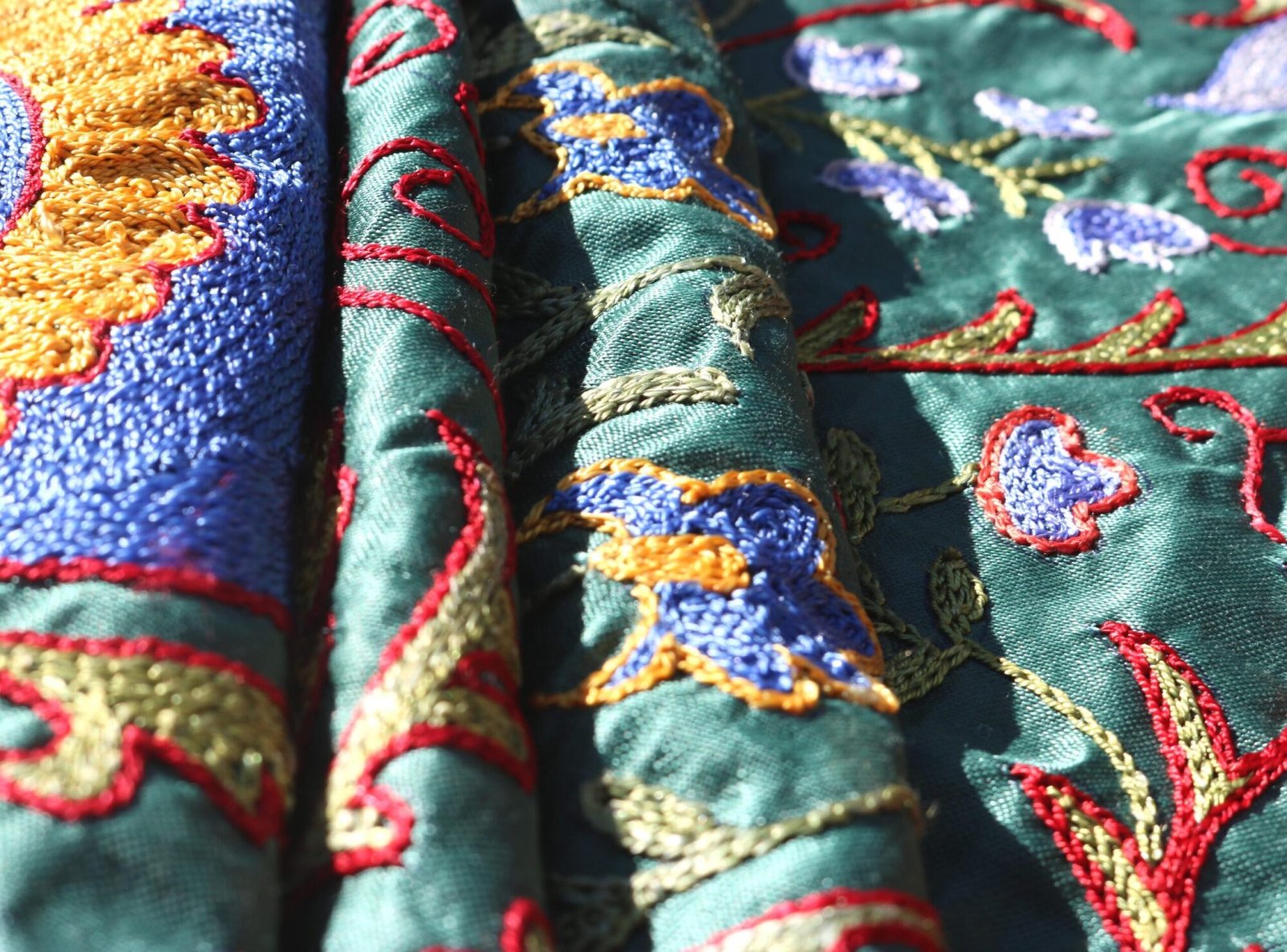 Silk Suzani Clasic Uzbek embroidery,Suzani Fabric Suzani Wall Hanging, Bedspread, Bed cover, Wall hanging, Wall Decor fabric, Tablecloth