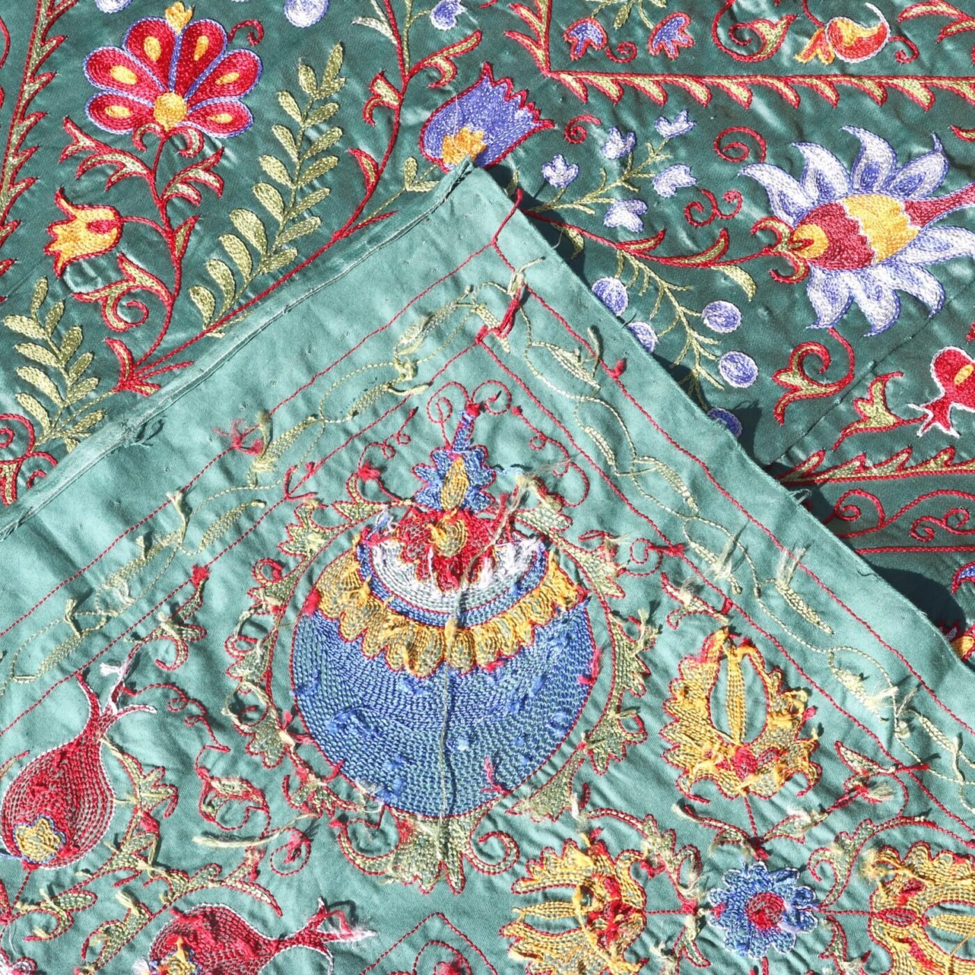 Silk Suzani Clasic Uzbek embroidery,Suzani Fabric Suzani Wall Hanging, Bedspread, Bed cover, Wall hanging, Wall Decor fabric, Tablecloth