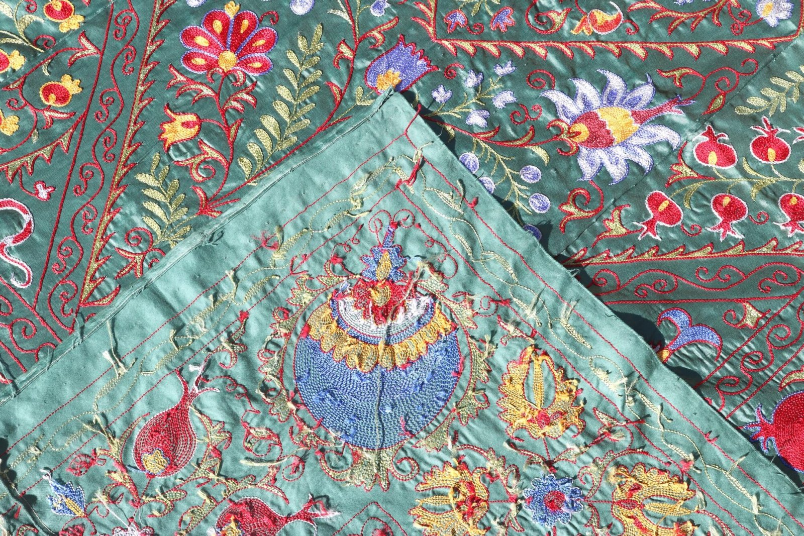 Silk Suzani Clasic Uzbek embroidery,Suzani Fabric Suzani Wall Hanging, Bedspread, Bed cover, Wall hanging, Wall Decor fabric, Tablecloth