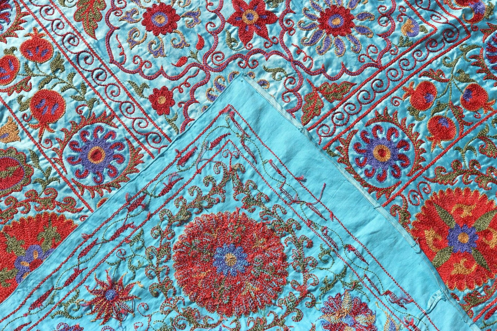 Silk Suzani Clasic Uzbek embroidery,Suzani Fabric Suzani Wall Hanging, Bedspread, Bed cover, Wall hanging, Wall Decor fabric, Tablecloth