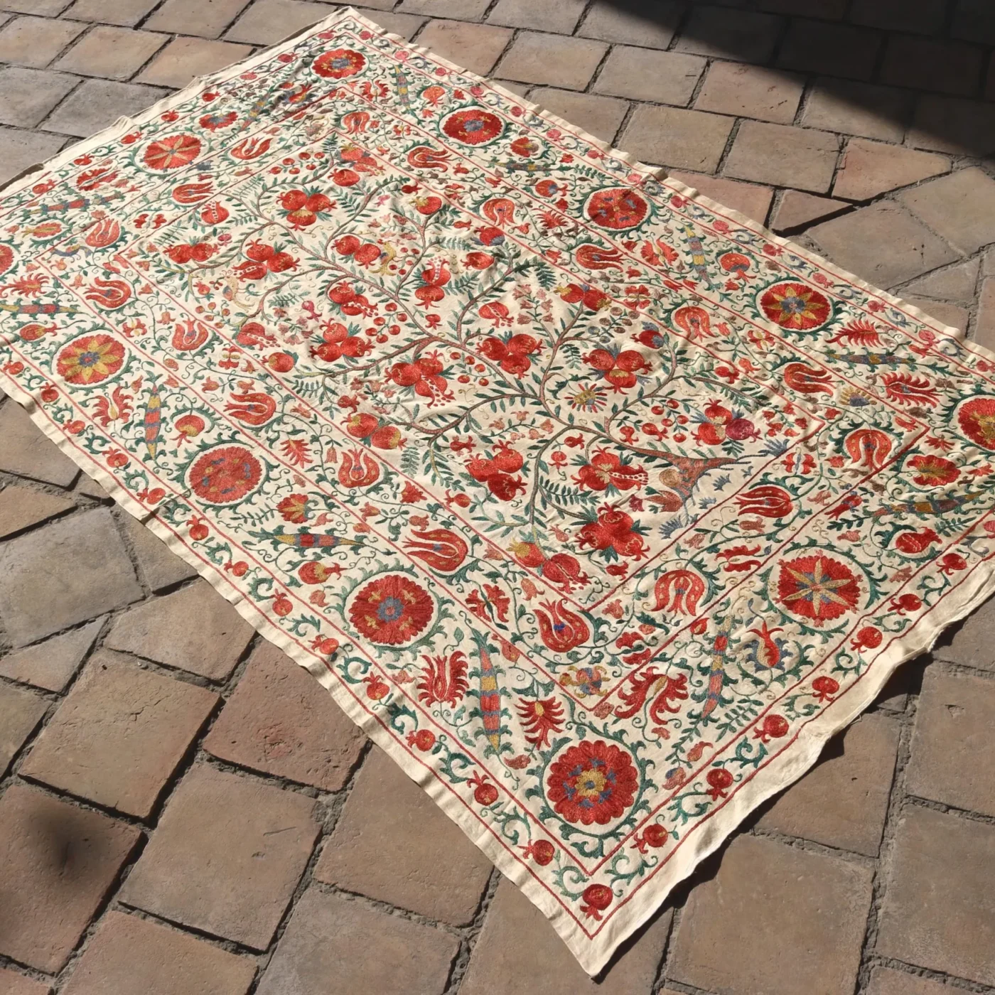 Silk Suzani Clasic Uzbek embroidery,Suzani Fabric Suzani Wall Hanging, Bedspread, Bed cover, Wall hanging, Wall Decor fabric, Tablecloth