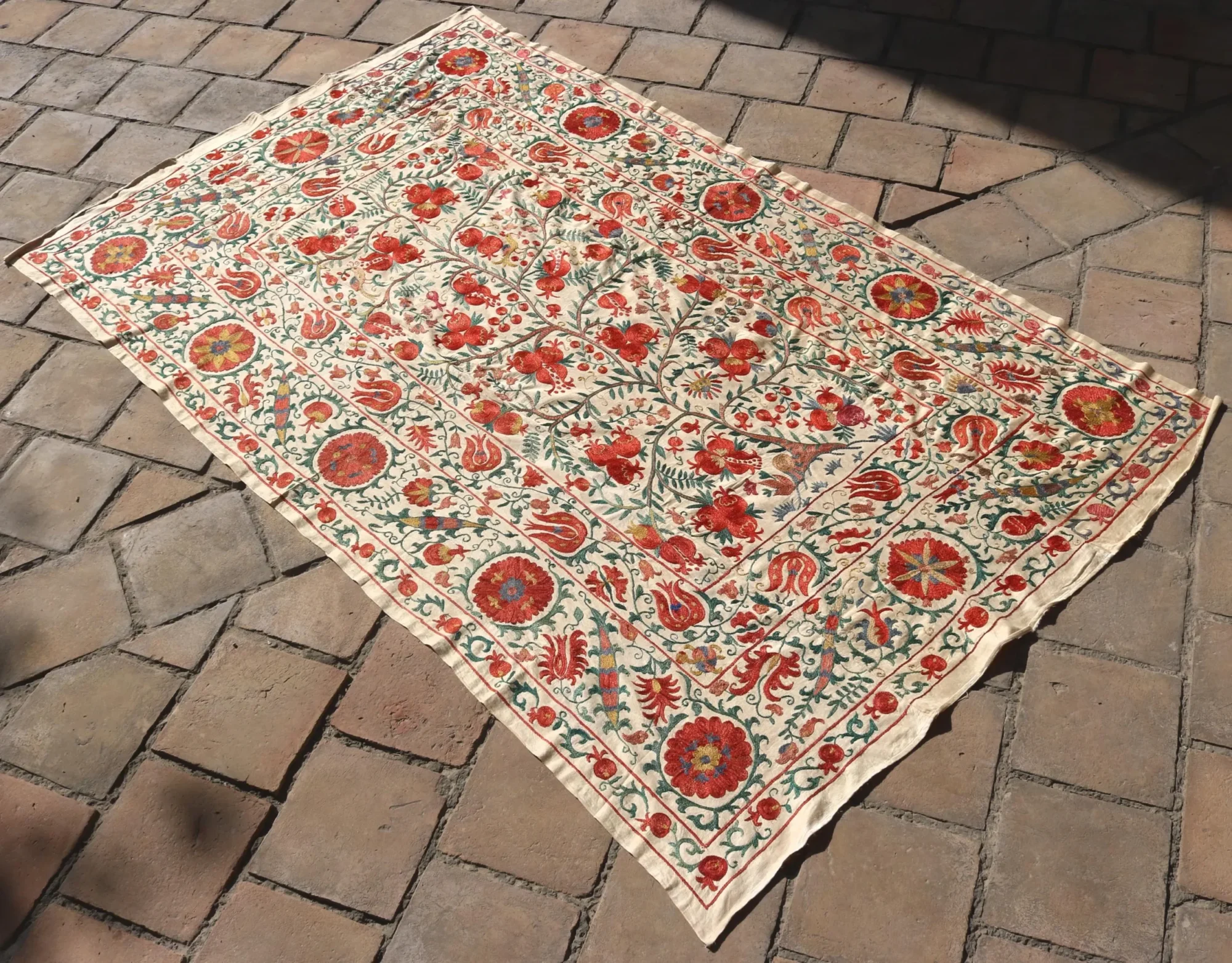 Silk Suzani Clasic Uzbek embroidery,Suzani Fabric Suzani Wall Hanging, Bedspread, Bed cover, Wall hanging, Wall Decor fabric, Tablecloth