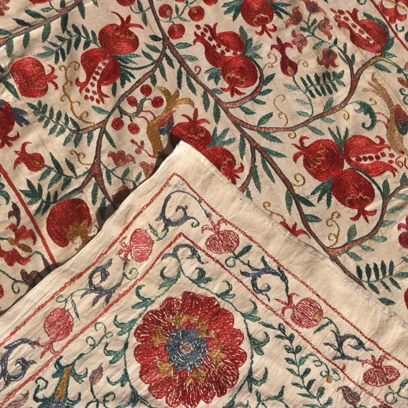 Silk Suzani Clasic Uzbek embroidery,Suzani Fabric Suzani Wall Hanging, Bedspread, Bed cover, Wall hanging, Wall Decor fabric, Tablecloth