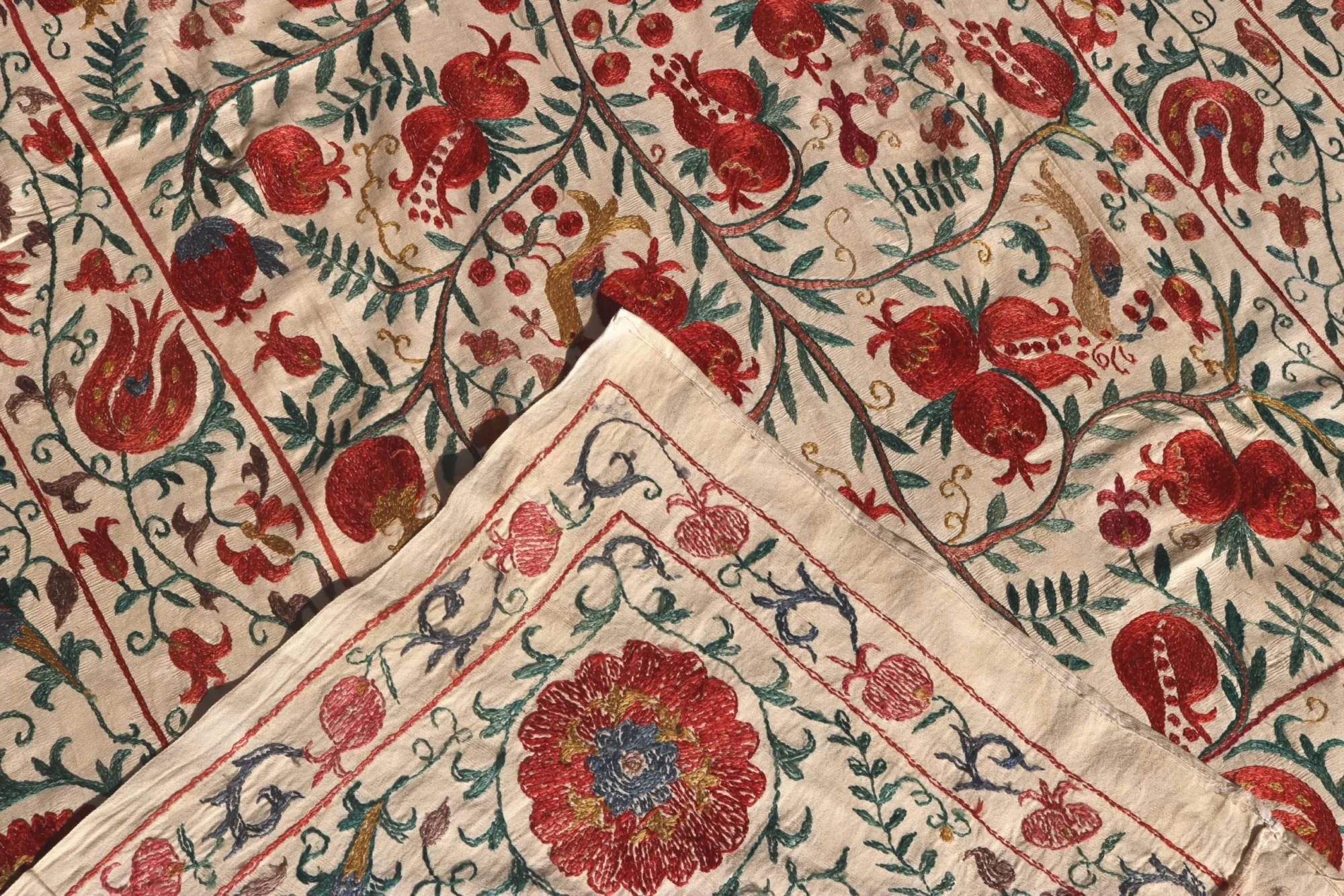 Silk Suzani Clasic Uzbek embroidery,Suzani Fabric Suzani Wall Hanging, Bedspread, Bed cover, Wall hanging, Wall Decor fabric, Tablecloth