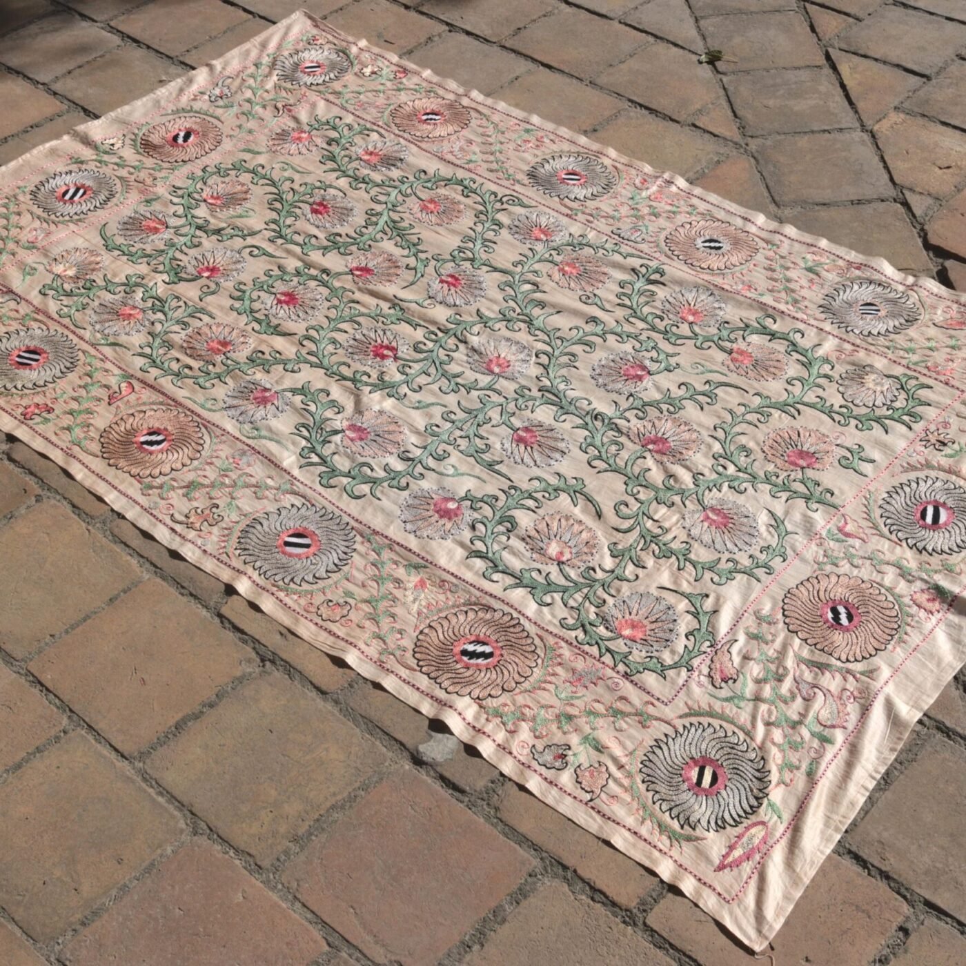 Silk Suzani Clasic Uzbek embroidery,Suzani Fabric Suzani Wall Hanging, Bedspread, Bed cover, Wall hanging, Wall Decor fabric, Tablecloth