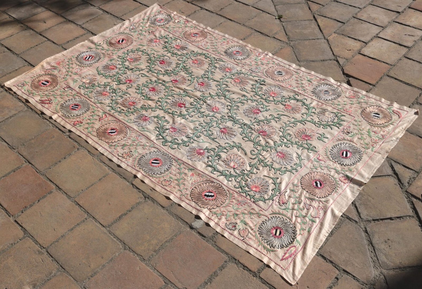 Silk Suzani Clasic Uzbek embroidery,Suzani Fabric Suzani Wall Hanging, Bedspread, Bed cover, Wall hanging, Wall Decor fabric, Tablecloth