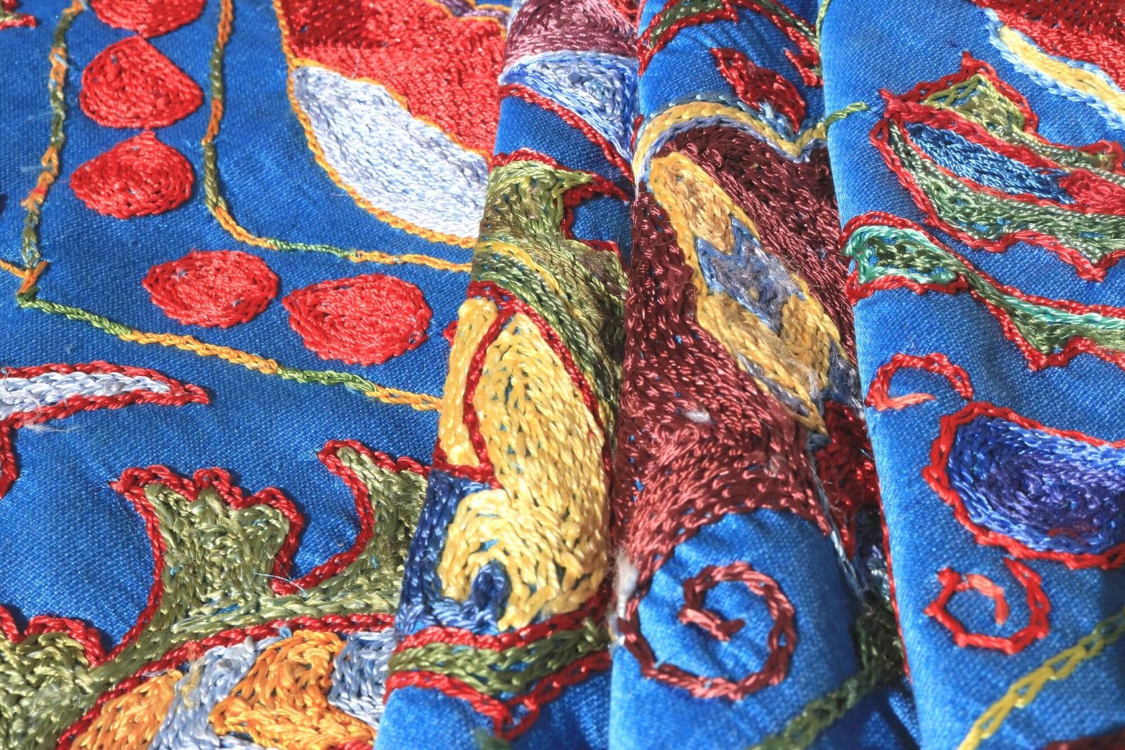 Uzbek handmade embroidery suzani. Bedspread, Bedcover, Wall hanging, Tapestry, Wall decor, Throw, tablecloth.