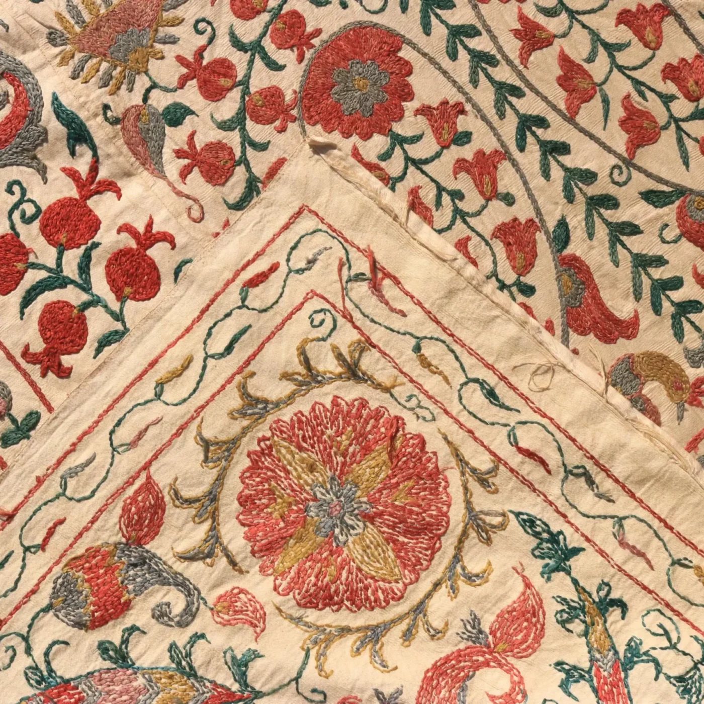 Uzbek handmade embroidery suzani. Bedspread, Bedcover, Wall hanging, Tapestry, Wall decor, Throw, tablecloth.