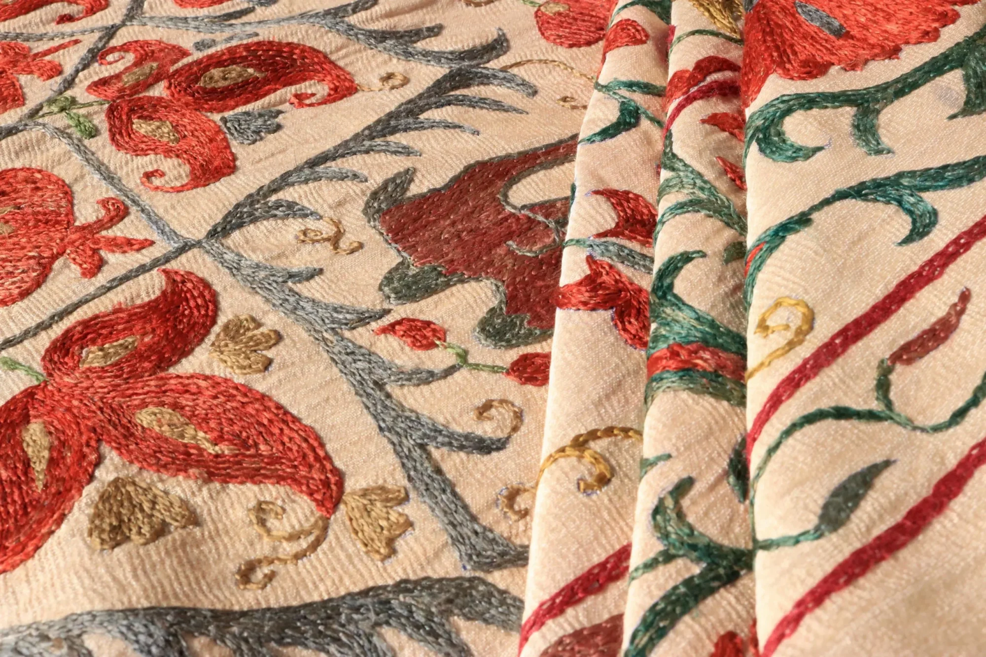 Uzbek handmade embroidery suzani. Bedspread, Bedcover, Wall hanging, Tapestry, Wall decor, Throw, tablecloth.