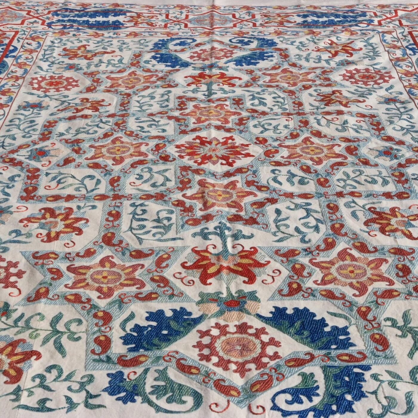 Uzbek handmade embroidery suzani. Bedspread, Bedcover, Wall hanging, Tapestry, Wall decor, Throw, tablecloth.