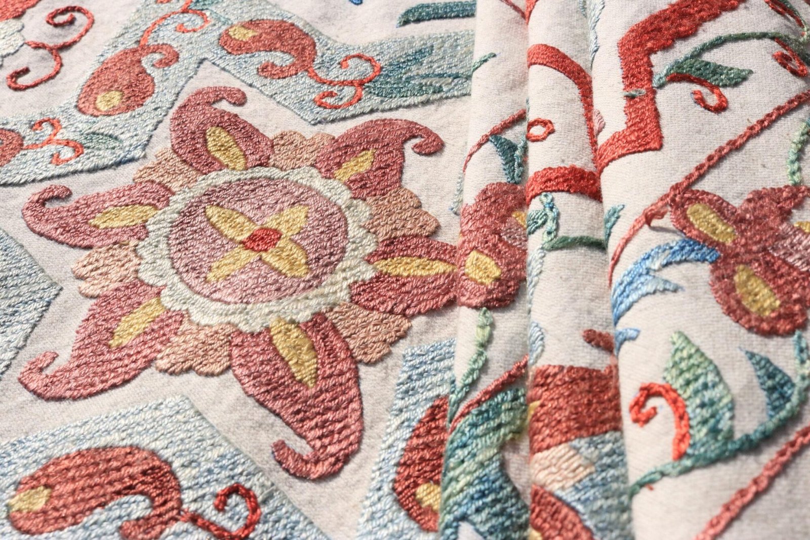 Uzbek handmade embroidery suzani. Bedspread, Bedcover, Wall hanging, Tapestry, Wall decor, Throw, tablecloth.