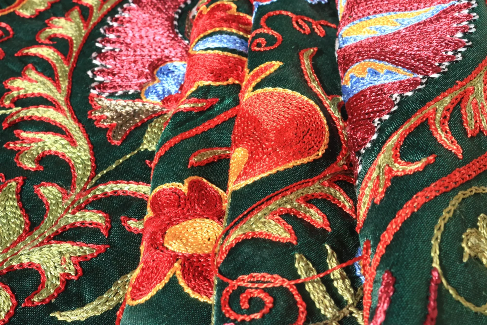 Uzbek handmade embroidery suzani. Bedspread, Bedcover, Wall hanging, Tapestry, Wall decor, Throw, tablecloth.