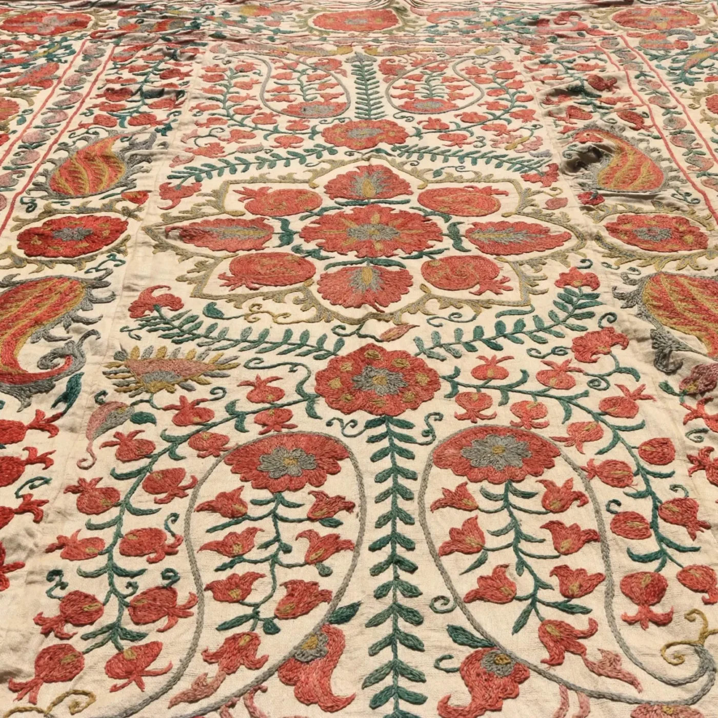 Uzbek handmade embroidery suzani. Bedspread, Bedcover, Wall hanging, Tapestry, Wall decor, Throw, tablecloth.
