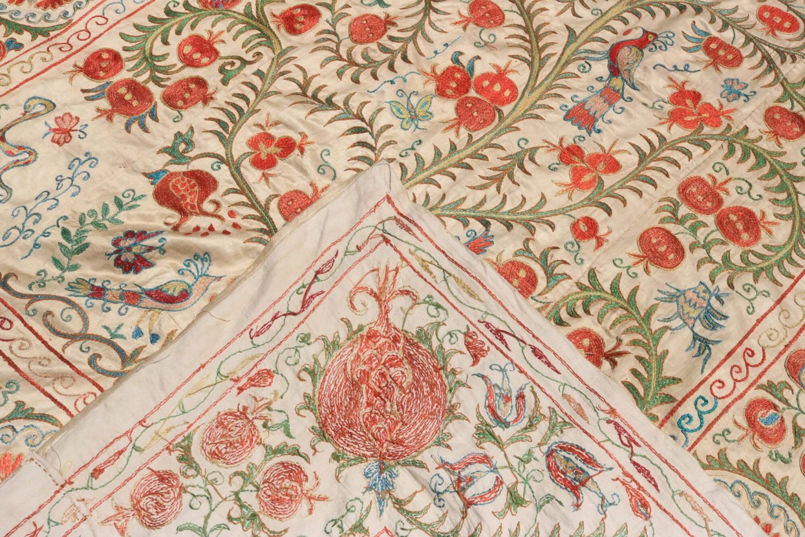 Uzbek handmade embroidery suzani. Bedspread, Bedcover, Wall hanging, Tapestry, Wall decor, Throw, tablecloth.