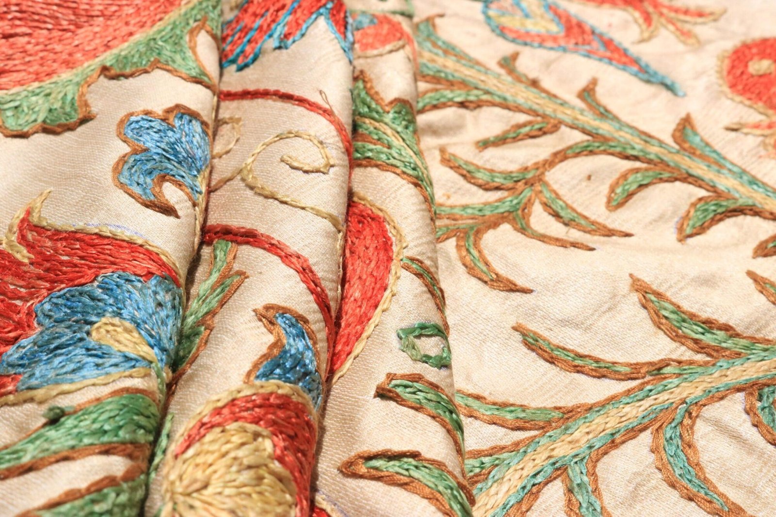 Uzbek handmade embroidery suzani. Bedspread, Bedcover, Wall hanging, Tapestry, Wall decor, Throw, tablecloth.