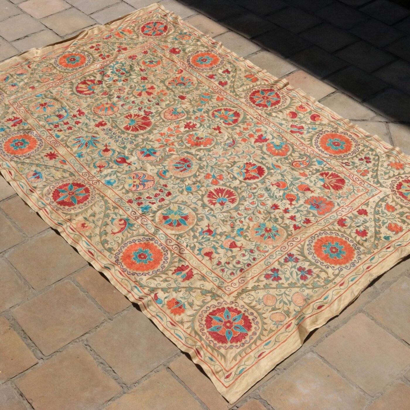 Uzbek handmade embroidery suzani. Bedspread, Bedcover, Wall hanging, Tapestry, Wall decor, Throw, tablecloth.