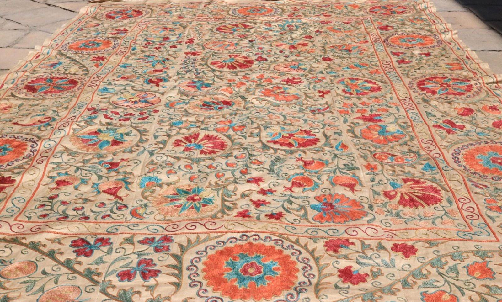 Uzbek handmade embroidery suzani. Bedspread, Bedcover, Wall hanging, Tapestry, Wall decor, Throw, tablecloth.