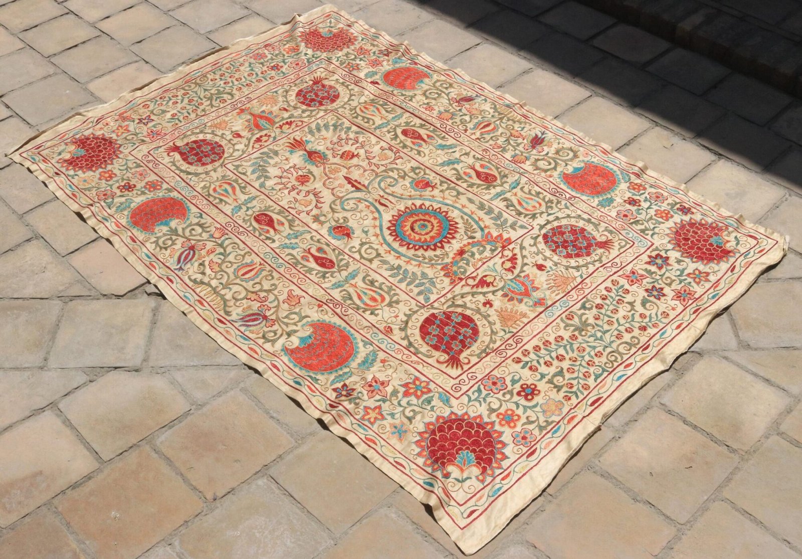 Uzbek handmade embroidery suzani. Bedspread, Bedcover, Wall hanging, Tapestry, Wall decor, Throw, tablecloth.