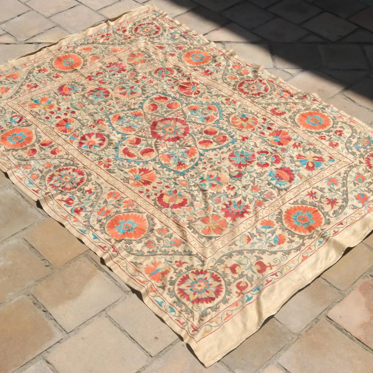 Uzbek handmade embroidery suzani. Bedspread, Bedcover, Wall hanging, Tapestry, Wall decor, Throw, tablecloth.
