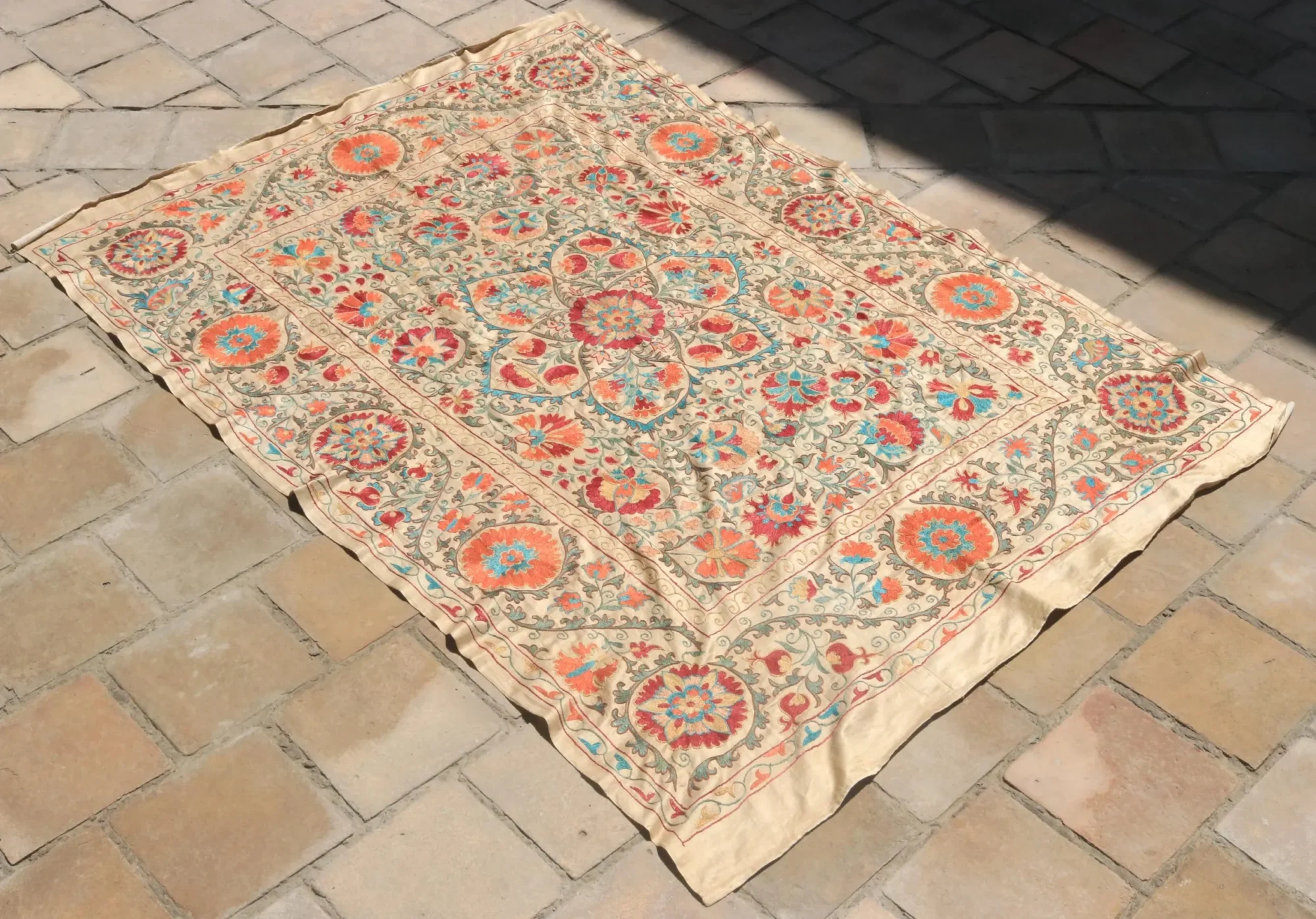 Uzbek handmade embroidery suzani. Bedspread, Bedcover, Wall hanging, Tapestry, Wall decor, Throw, tablecloth.