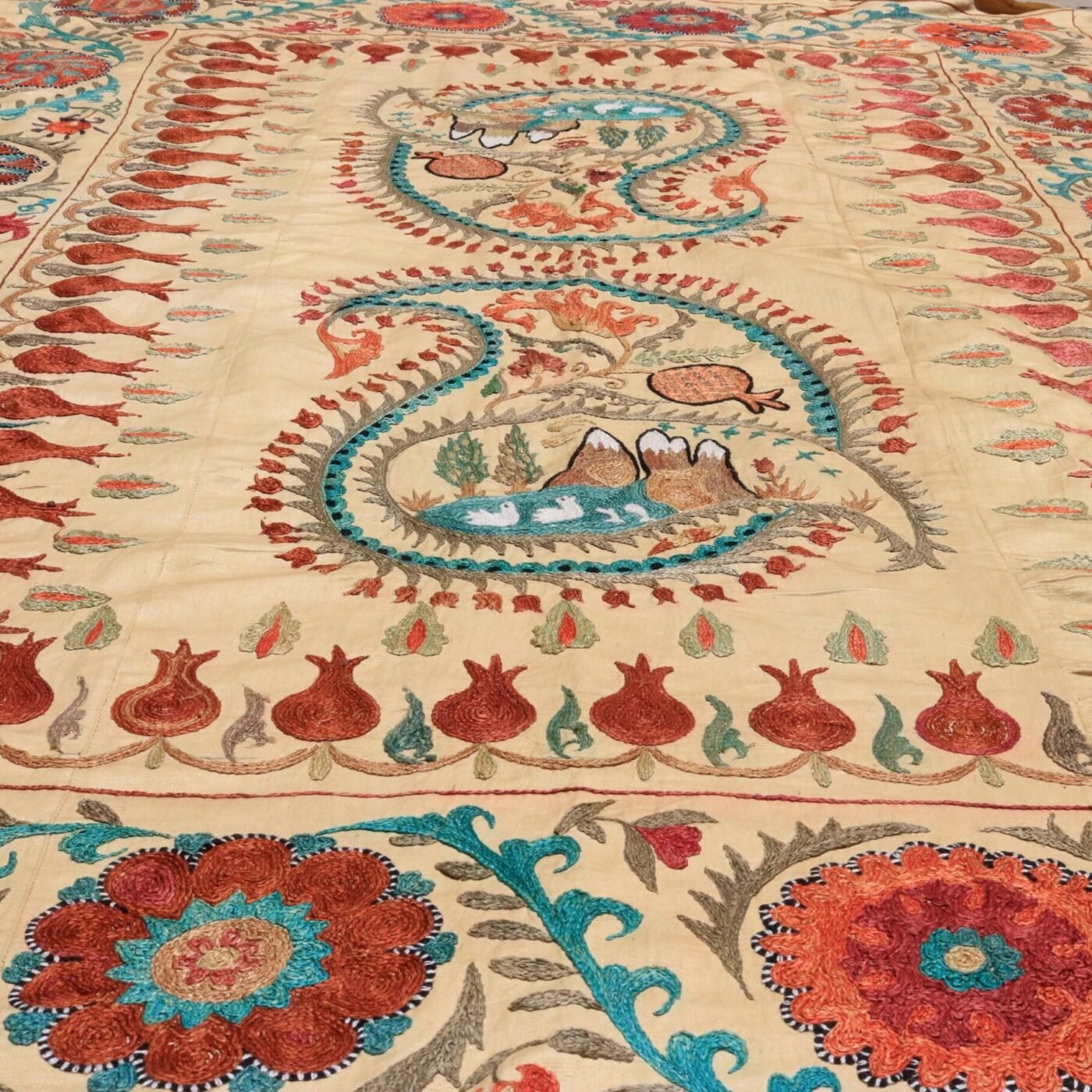 Uzbek handmade embroidery suzani. Bedspread, Bedcover, Wall hanging, Tapestry, Wall decor, Throw, tablecloth.