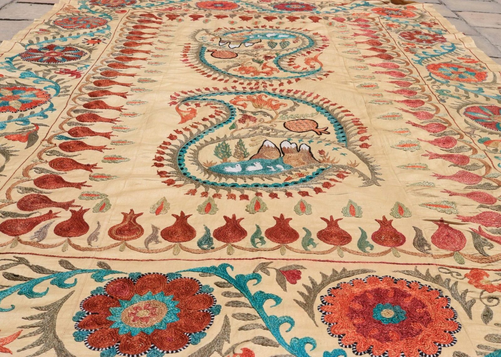 Uzbek handmade embroidery suzani. Bedspread, Bedcover, Wall hanging, Tapestry, Wall decor, Throw, tablecloth.