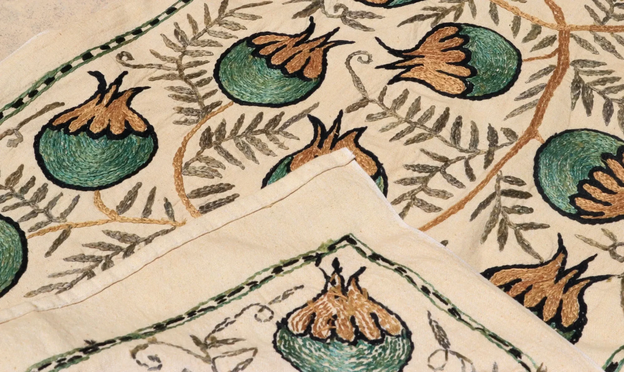 Uzbek handmade embroidery suzani. Bedspread, Bedcover, Wall hanging, Tapestry, Wall decor, Throw, tablecloth.