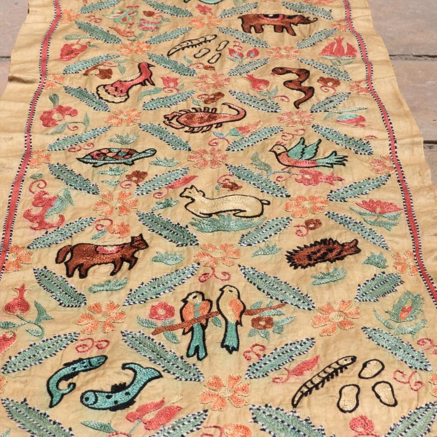 Uzbek handmade embroidery suzani. Bedspread, Bedcover, Wall hanging, Tapestry, Wall decor, Throw, tablecloth.