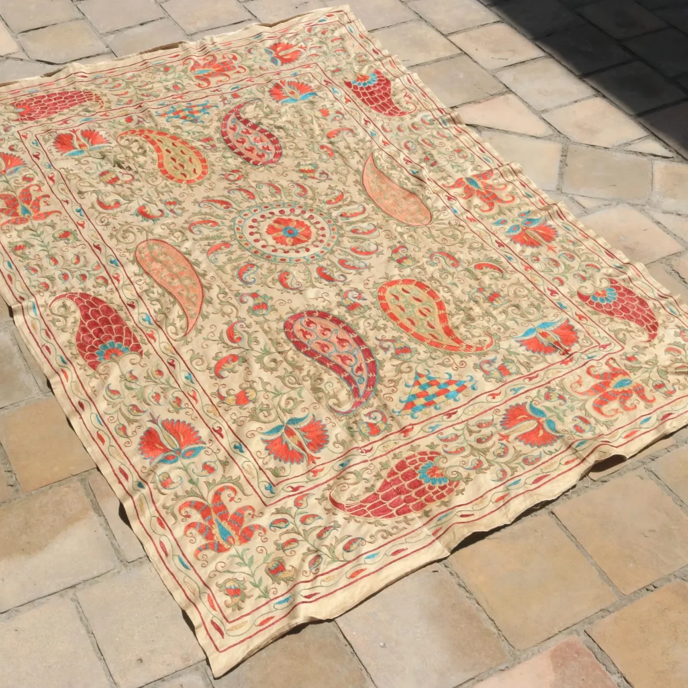 Uzbek handmade embroidery suzani. Bedspread, Bedcover, Wall hanging, Tapestry, Wall decor, Throw, tablecloth.