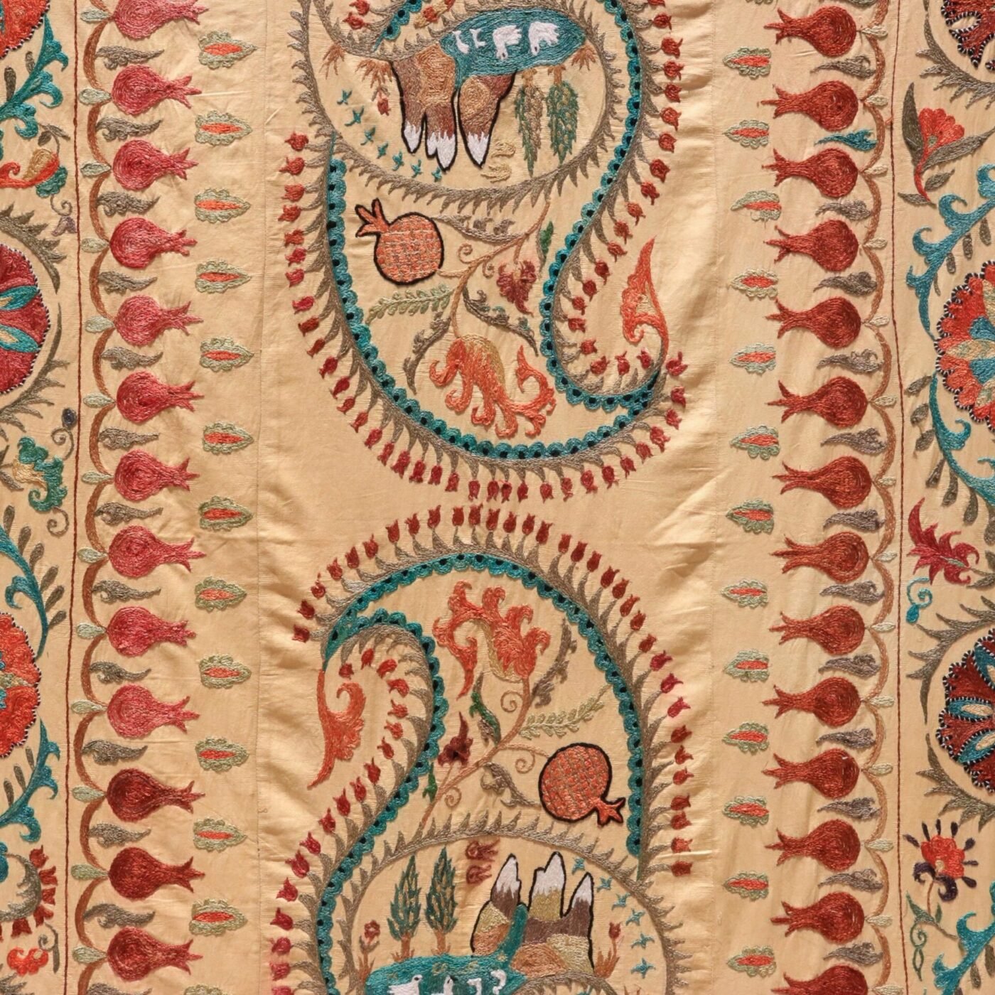 Uzbek handmade embroidery suzani. Bedspread, Bedcover, Wall hanging, Tapestry, Wall decor, Throw, tablecloth.